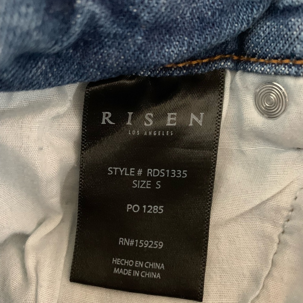 D O N A T E D 
Denim Distressed Women's Shorts by Risen Jeans size small EUC B66 - Picture 4 of 7